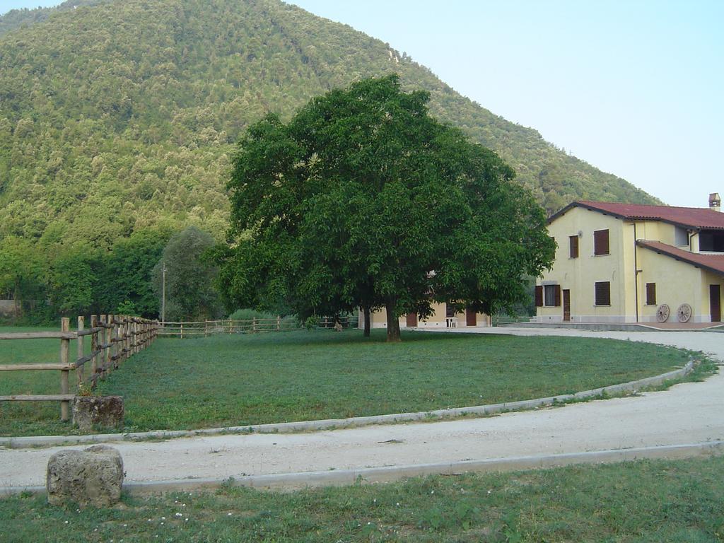 L' Antico Casale Villa Le Marmore Bagian luar foto