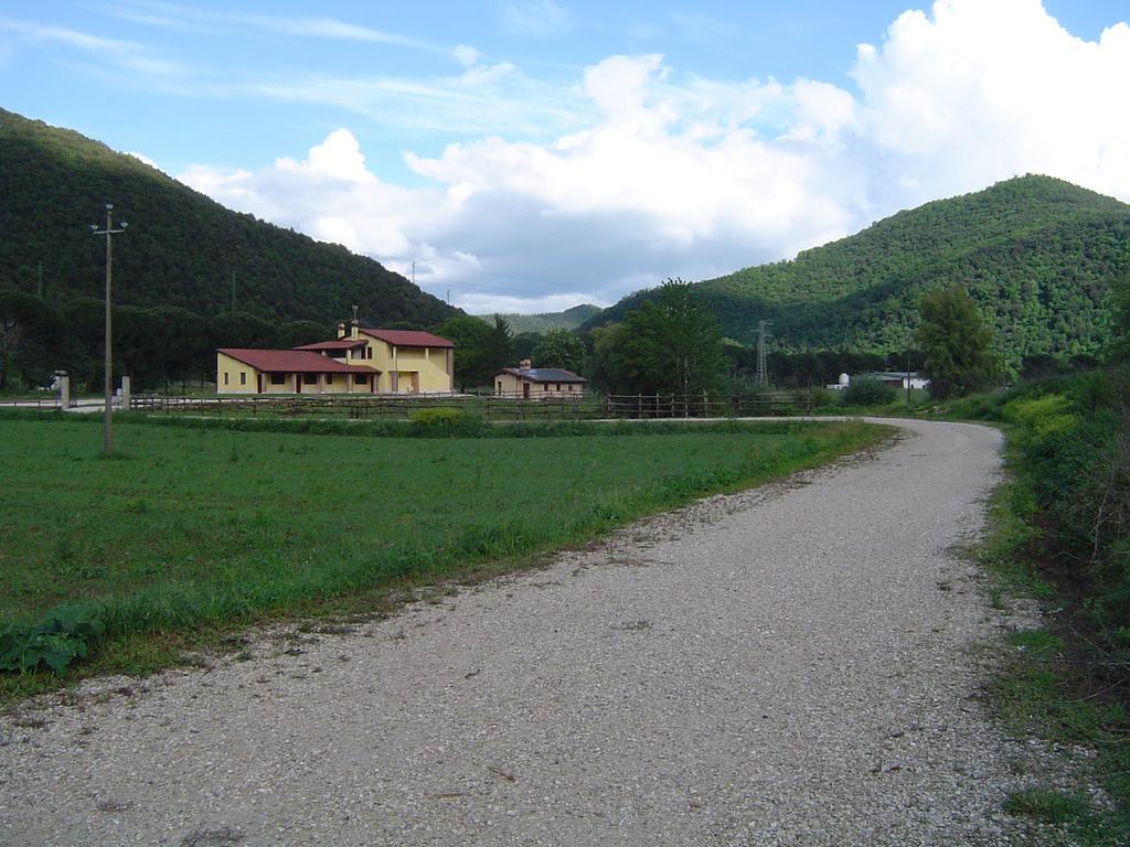 L' Antico Casale Villa Le Marmore Bagian luar foto